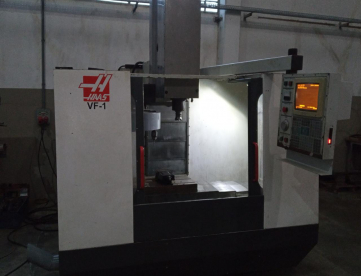 Foto: CENTRO DE USINAGEM CNC HAAS VF-1 - 508MM X 406MM X 508MM