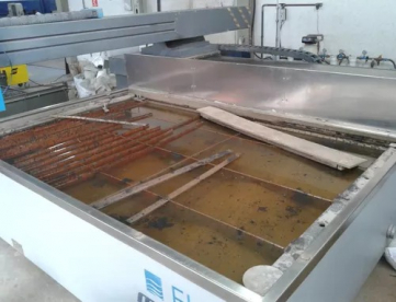 Foto: MÁQUINA DE CORTE A JATO D' ÁGUA MACH 2 WATERJET  ANO 2013