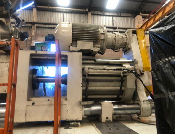 Foto: INJETORA DE PLÁSTICOS MIR MODELO RMP1350  ANO 2002