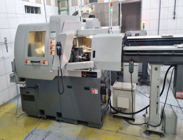 Foto: TORNO AUTOMÁTICO CNC - CABEÇOTE MÓVEL - HANWHA - XD20M -  COM ALIMENTADOR DE BARRAS-ANO 2011/09