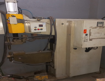 Foto: MÁQUINA DE SOLDA  A PONTO - 150 KVA - COM CLP - Ano 2011