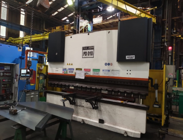 Foto: DOBRADEIRA CNC HIDRAULICA NEWTON PSH  25040 -6 EIXOS -4000 X 12MM -250 TONELADAS -ANO 2010