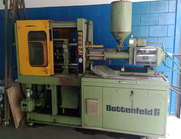 Foto: INJETORA DE PLASTICOS BATTENFELD FB 500/150 -150 TONELADAS -ANO 1989