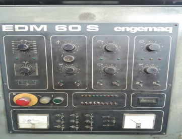 Foto: ELETROEROSÃO PENETRAÇÃO ENGEMAQ EDM 400 MXE 60S ANO 1990