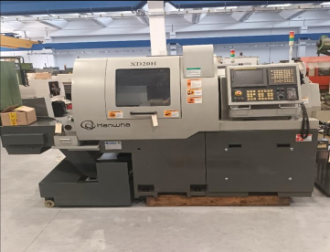 Foto: TORNO AUTOMATICO CNC DE CABEÇOTE MOVEL HANWHA XD20H -COM ALIMENTADOR DE BARRAS -ANO 2006