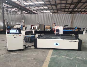 Foto: MÁQUINA DE CORTE A PLASMA E OXICORTE CNC - LEEDER - MESA DE ÁGUA - ANO 2022 - 1.500 x 3.000MM