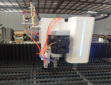 Foto: MÁQUINA DE CORTE A PLASMA E OXICORTE CNC - LEEDER - MESA DE ÁGUA - ANO 2022 - 1.500 x 3.000MM