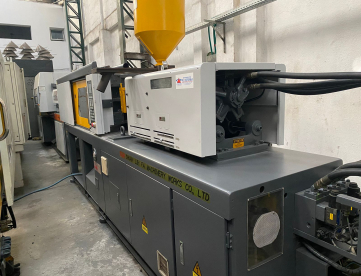 Foto: INJETORA DE PLÁSTICO CLF 80 TONELADAS - TODA REVISADA