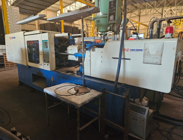 Foto: INJETORA DE PLÁSTICOS TSONG CHERNG 220T ANO 2005