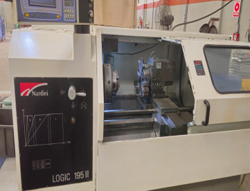 Foto: TORNO CNC NARDINI - LOGIC 195II - ANO 2006 - 440 x 1000 MM