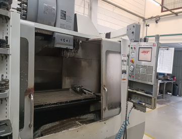 Foto: CENTRO DE USINAGEM VERTICAL - HAAS - VF-6B/40 - ANO 2006 - 1800 x 1100 x 800 MM