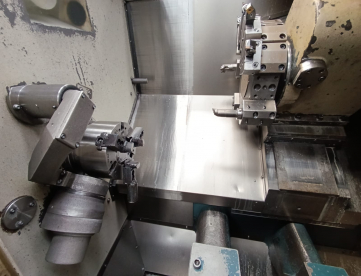 Foto: CENTRO DE TORNEAMENTO ROMI G240 -MAQUINA MUITO NOVA -ANO 2005