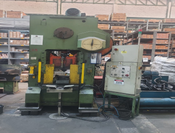 Foto: LOTE RF 0019 - PRENSA MECÂNICA - JUNDIAÍ - LA100 - 100 TON - COM NR12