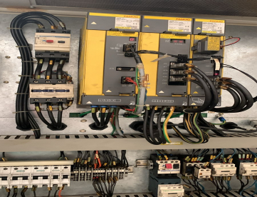 Foto: CENTRO DE USINAGEM VERTICAL - ROMI - DISCOVERY 760 - ANO 2006 - 760 x 506 x 508 MM - COMANDO FANUC