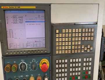Foto: CENTRO DE USINAGEM VERTICAL - ROMI - DISCOVERY 760 - ANO 2006 - 760 x 506 x 508 MM - COMANDO FANUC