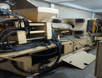 Foto: INJETORA DE PLÁSTICOS ORIENTE IHP300/850 ANO 1998