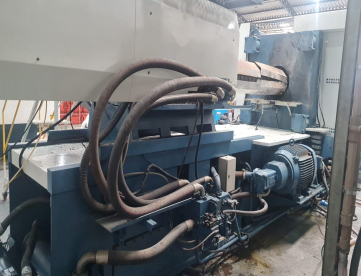Foto: INJETORA DE PLÁSTICOS - ROMI - PRIMAX 800 R- 800 TONELADAS - ANO 1996