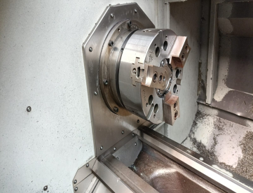 Foto: TORNO CNC - ROMI - CENTUR 35D -  520 x 1500 MM - COM PLACA E CONTRA PONTO HIDRÁULICO - ANO 2008