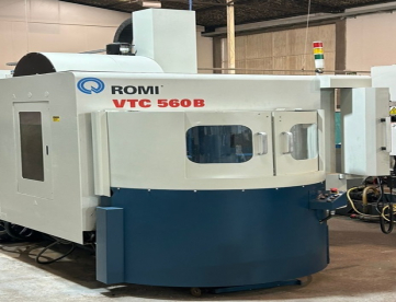 Foto: CENTRO DE FURAÇÃO E ROSQUEAMENTO ROMI - VTC 560B - 560MM X 400MM X 400MM - ANO 2008