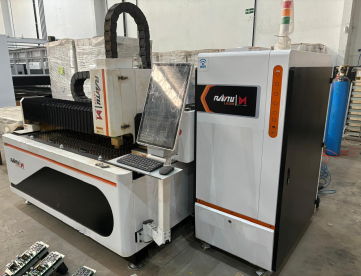 Foto: MAQUINA DE CORTE A LASER FIBRA  -RAYTU LASER -MODELO RTC-3015H  ABERTA - 1500W- ANO 2024