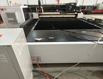 Foto: MAQUINA DE CORTE A LASER FIBRA  -RAYTU LASER -MODELO RTC-3015H  ABERTA - 1500W- ANO 2024