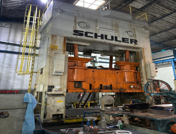 Foto: PRENSA EXENTRICA   SCHULER -MODELO EB4-600 -MESA 3353 X 2134 -COM ALMOFADA -ABERTURA LATERAL 1250 X 850 - 600 TONELADAS -ANO 1974