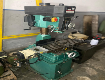 Foto: FURADEIRA FRESADORA MARCA MANROD MODELO ZX30 EM 220V MONOFÁSICO