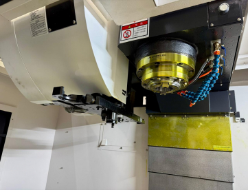 Foto: CENTRO DE USINAGEM VERTICAL - ETEC - EM 1100B - 1100 x 600 x 600 MM - BT50
