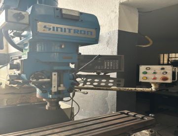 Foto: FRESADORA FERRAMENTEIRA SINITRON  870 X 420 X 300  - ISO 40