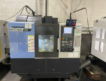 Foto: CENTRO DE USINAGEM VERTICAL - DOOSAN - DEM4000 - ANO 2019 - 550 x 400 x 450 MM - 3500 HS USO