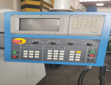 Foto: CENTRO DE USINAGEM VERTICAL VEKER CVK 1000D - 1000MM X 500MM X 550MM - ANO 2004