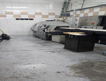 Foto: TORNO AUTOMÁTICO CNC  CABEÇOTE MÓVEL - HANWHA  XD20M -COM EIXO B -  COM ALIMENTADOR DE BARRAS -   - ANO 2009S -E COLETOR DE NEVOA