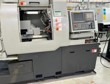 Foto: TORNO CNC AUTOMÁTICO DE CABEÇOTE MÓVEL - HANWHA - XD20H - ANO 2013 - COM ALIMENTADOR DE BARRAS