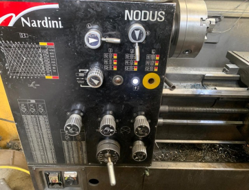 Foto: TORNO MECÂNICO NARDINI NODUS 250 -1500MM X 500MM - ANO 2004