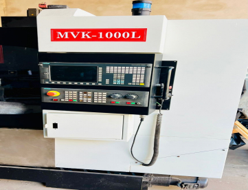 Foto: CENTRO DE USINAGEM VERTICAL VEKER MVK 1000L - 1000MM X 500 X 570MM - ANO 2010
