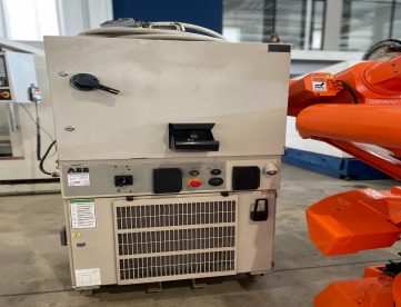 Foto: BRAÇO ROBÓTICO ABB - 150 KG x 2400 MM