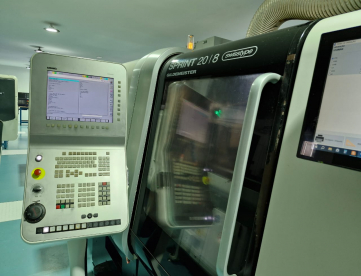 Foto: TORNO CNC AUTOMÁTICO DE CABEÇOTE MOVEL -DMG GILDEMEISTER LINEAR -SPRINT 20/8 EIXOS - ANO 2013