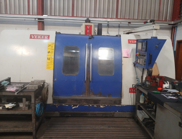 Foto: CENTRO DE USINAGEM VEKER - CVK1500 - MITSUBISHI - 1500 X 680 X 700MM - ANO 2008
