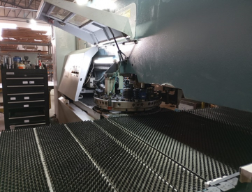 Foto: PUNCIONADEIRA CNC - DURMA - MODELO TP9 - 22 TON - ANO 2015 - 27 FERRAMENTAS - MESA 1250 x 2500 MM