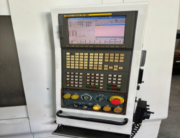 Foto: CENTRO DE USINAGEM VERTICAL ROMI DISCOVERY 1250 -MAQUINA MUITO NOVA -MESA ZERO -SEMPRE USOU SOBRE MESA -DOIS TRANSPORTADOR DE CAVACO -ANO 2003 -