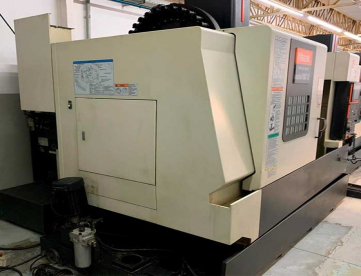 Foto: CENTRO DE USINAGEM VERTICAL MAZAK - MODELO VCN-510C-II - ANO 2008 - COM 4º EIXO
