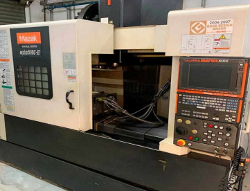 Foto: CENTRO DE USINAGEM VERTICAL MAZAK - MODELO VCN-510C-II - ANO 2008 - COM 4º EIXO