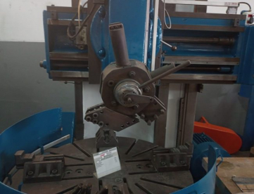 Foto: TORNO VERTICAL MECÂNICO DEFUM KNA-100/135A - PLACA 1100MM PASSAGEM 1350MM ALTURA 950MM