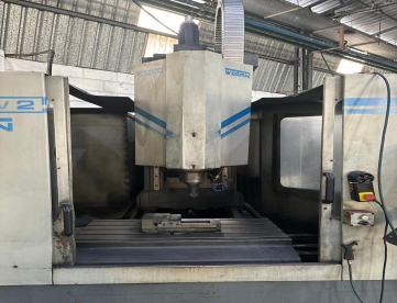 Foto: FRESADORA CNC  VERTICAL - WOTAN - WOMAT V2 - ANO 2007