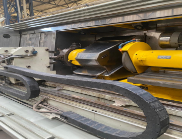 Foto: TORNO CNC - PROMAES - ANO 2014 - 200X4500MM COM CABEÇA RETIFICADORA