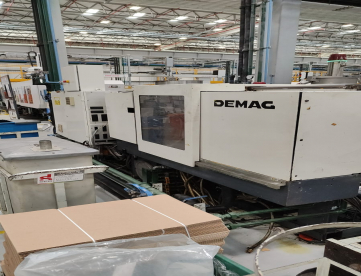 Foto: INJETORA DE PLASTICOS ERGOTECH - COMPACT 250-80 ANO 1995