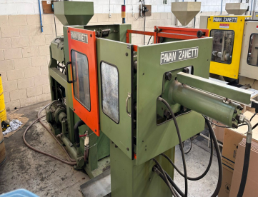 Foto: INJETORA DE PLÁSTICOS - PAVAN ZANETTI UNJ - 250V - ANO 1996
