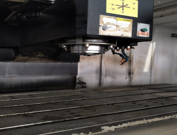Foto: CENTRO DE USINAGEM VEKER CVM 1370 - 1370MM X 700MM X 700MM - ANO 2021 - GUIAS LINEARES