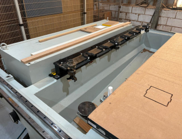 Foto: CENTRO DE USINAGEM CNC - GIBEN PRA MADEIRA E COMPENSADO G2 GENESIS 612 - MAGAZINE COM 8 FERRAMENTAS - ANO 2020