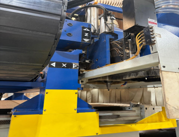 Foto: CENTRO DE USINAGEM CNC - GIBEN PRA MADEIRA E COMPENSADO G2 GENESIS 612 - MAGAZINE COM 8 FERRAMENTAS - ANO 2020